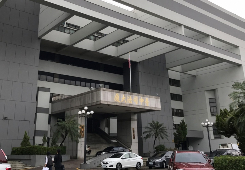 生母在五月大女嬰旁吸食毒品           法官判她一年六月徒刑