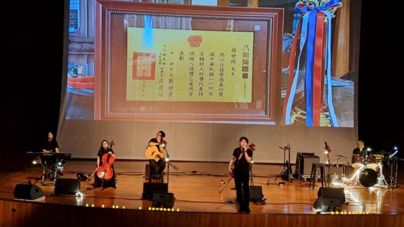 國際扶輪推動「音愛生命服務計畫」 玫瑰墓樂團「音愛生命」千人搖滾音樂會 中正大學登場