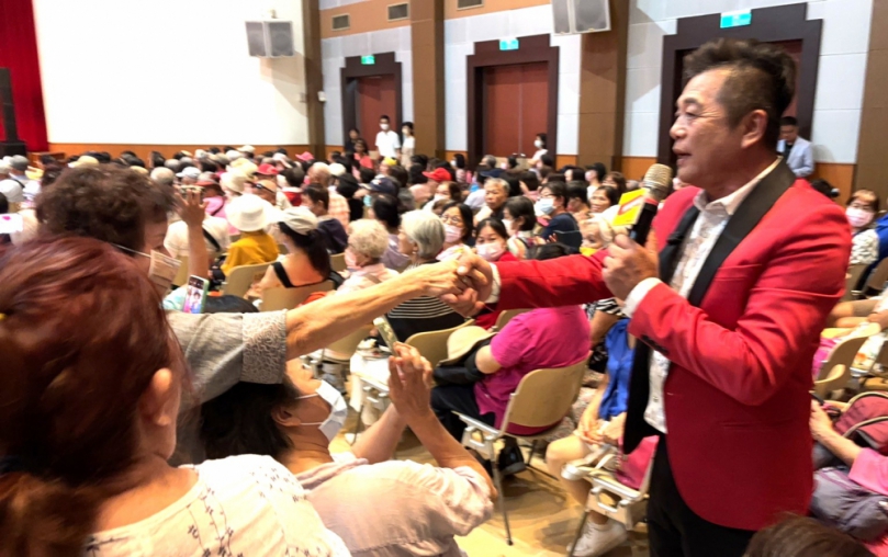 「5塊臭豆腐」逼哭全網！ 雲林斗六紅螞蟻生態世界老闆阿錡思念先母吐心聲 知名藝人胡瓜、王中平現身力挺做公益！
