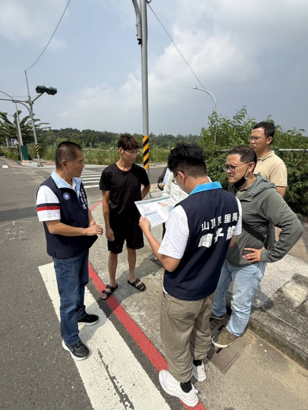 大寮山頂里水源路遇雨淹水市議員黃天煌邀集水利局現場會勘改善