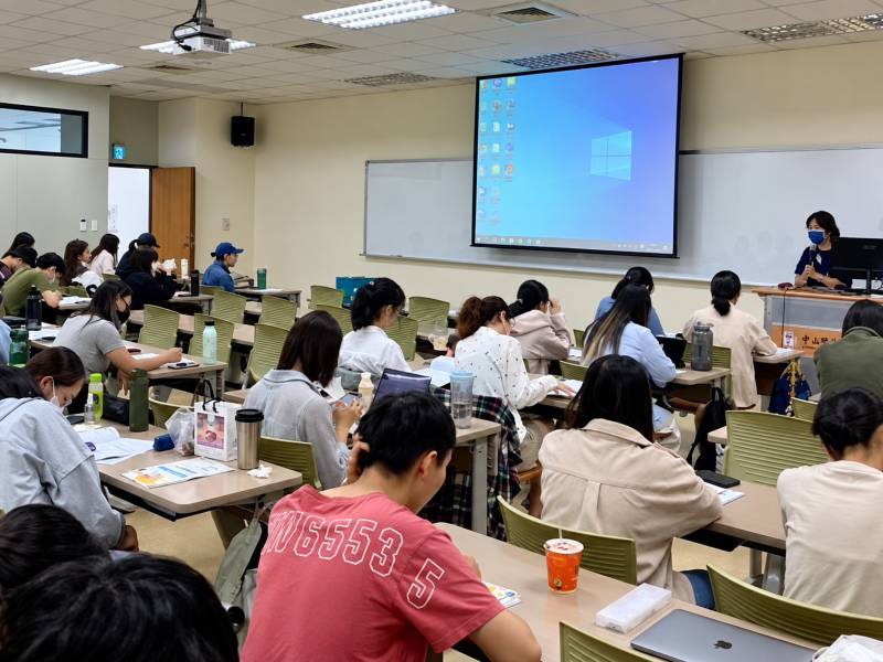 中山醫大國考亮眼 職治師、社工師雙奪全國榜首