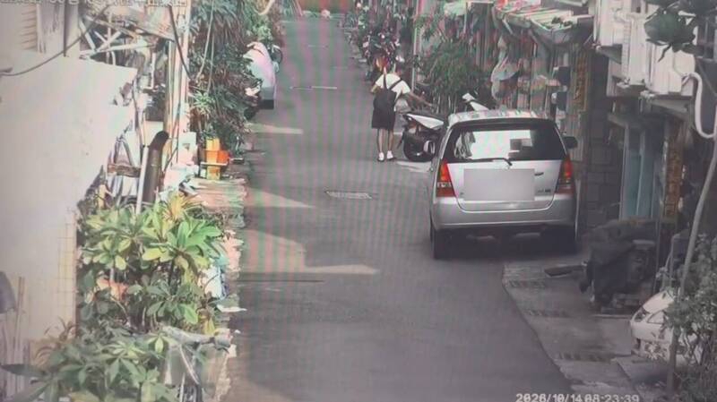 高雄鳳山38部機車坐墊慘遭「開腸破肚」警方逮捕38歲男送辦