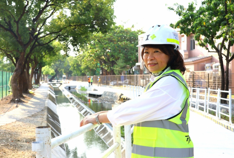 嘉義市長黃敏惠視察將軍圳水綠廊道工程 串起校園、公園與城市綠意 打造安全步行空間