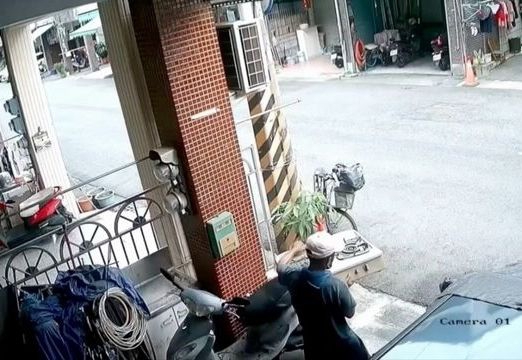 男子騎腳踏車載走偷竊流理台變賣被警方埋伏逮個正著送辦