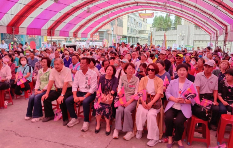 颱風日,陳秋蓉成立縣議員競總,支持鄉親和民進黨大咖擠爆會場。(照片競總提供)