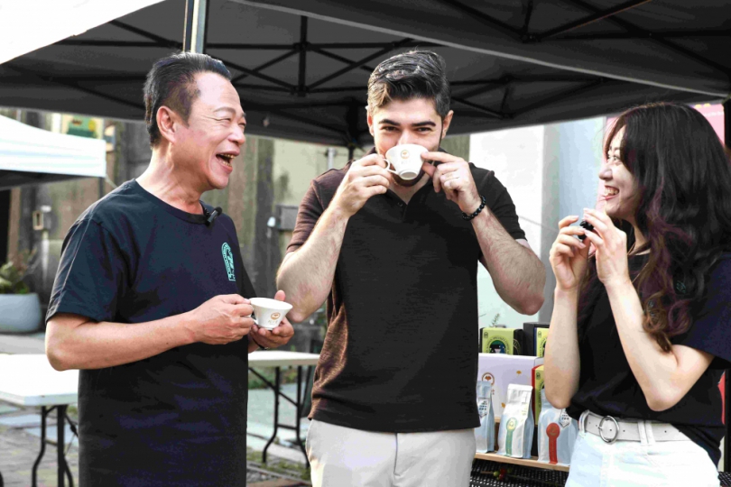 雲林縣長翁章梁攜手土耳其網紅圖佳開箱「啡嚐嘉義」咖啡節 邀全民10/24來嘉喝咖啡!
