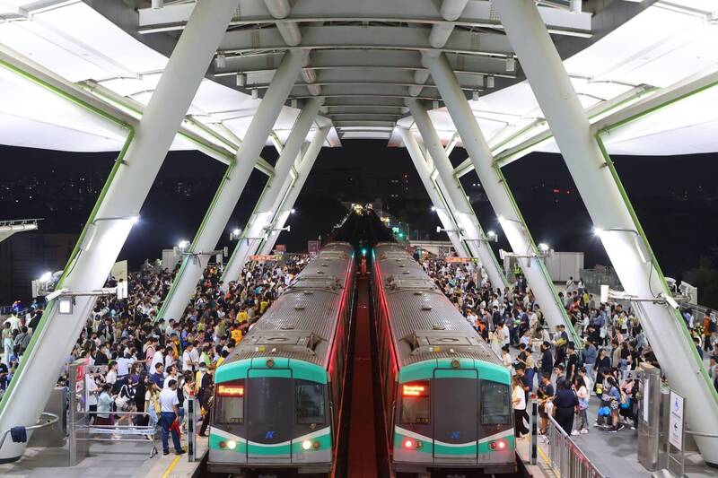 因應10/31高雄兩大活動高捷已規劃加密班距機制