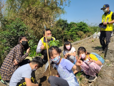 312竹山安養堂植樹 百人種樹愛地球營造社區環境