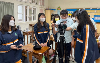 大葉視傳系在苑裡高中開設﹁微電影選修課程﹂。（照片大葉提供）