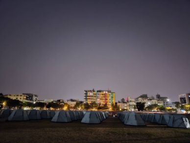 災民夜宿體驗在員林圓林園公園登場。(照片縣府提供)
