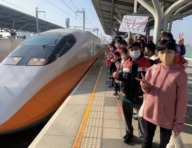 高鐵嘉義站關懷地方教育送愛偏鄉學童 內甕迷你小學體驗鐵道豐盛之旅