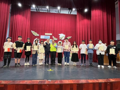 財團法人張文津基金會第7屆澎湖學生英語演說暨朗讀比賽  展現學子國際競爭力 澎湖縣長陳光復親臨現場，為參賽學生加油，並頒獎表揚優秀同學，感謝基金會長期投入離島教育資源，協助提升學生英語能力與國際競爭力。