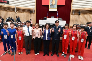 高市大寮區山頂國小參訪高雄市議會