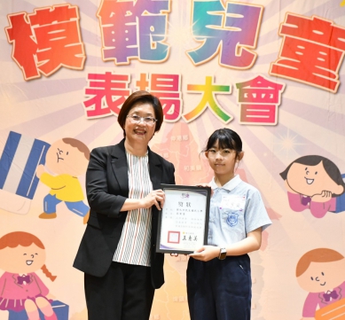 兒童節前夕，王縣長表揚全縣國小模範兒童。（照片縣府提供）