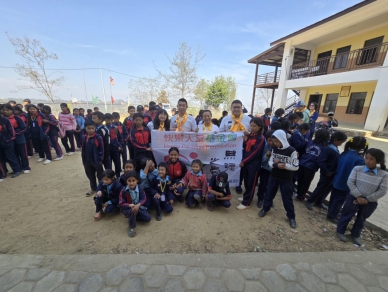 「快樂天堂基金會」結合「北美洲台灣人醫師協會」醫師,前往尼泊爾義診。(照片張雪如提供)