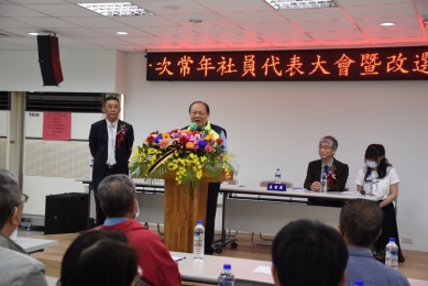 澎湖二信常年社員代表大會  陳光復祝社運昌隆 陳光復說，二信在理事主席莊馥全領導下，深耕地方金融服務，積極參與社會公益，善盡社會責任。尤其攜手信保基金，提供融資服務，力挺青創與中小企業創業，著實促進澎湖社會經濟繁榮，他表示肯定。