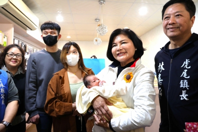 「雲林萬寶龍」補助計畫催生 喜迎第8000位新生兒 縣長張麗善以友善育兒政策 鼓勵年輕父母勇敢生！