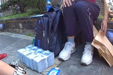 男投資受騙賠五百多萬元    女車手取款當場為警所逮