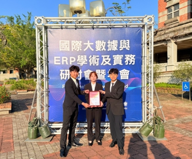 「2025年E化系統創意應用競賽﹂，大葉獲佳作殊榮。（照片大葉提供）