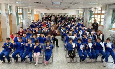 大葉大學在文昌國小舉辦「科學營」。（照片大葉提供）