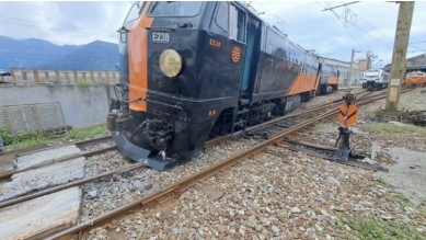 鳴日號列車｜花蓮入庫保養時脫軌