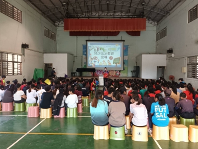 臺東縣警察局少年警察隊前往豐田國中｜反毒、反詐騙宣導