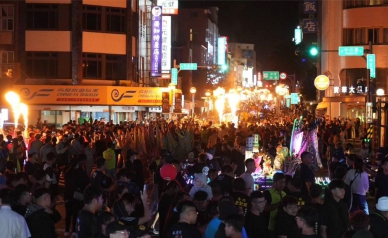 澎湖武轎總會宣布5/4晚上武轎踩街開幕活動  香燙燙的武轎順序圖出爐囉！！！  本次活動參與廟宇包括有：重光威靈殿、內垵內塹宮、南甲海靈殿、案山北極殿、龍門安良廟、林投鳳凰殿、尖山顯濟殿、風櫃溫王殿、中寮代天宮、玉旨中威堂中聖會、菓葉聖帝廟、鼎灣開帝殿、白坑玉聖殿、南寮保寧宮、赤崁龍德宮、湖東聖帝廟、後寮威靈宮、外垵溫王宮  共18個武轎會共襄盛舉