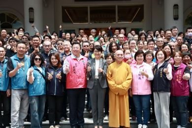 許縣長出席慈光山人乘寺睦鄰感恩餐會 感謝投入公益與教育