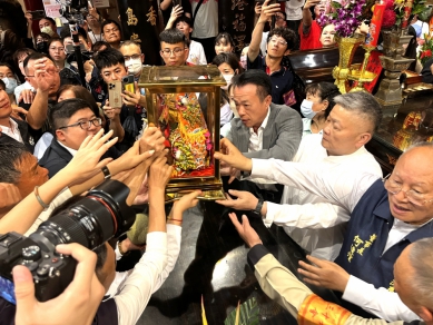 2025大甲鎮瀾宮媽祖遶境祈福回鑾 萬人空巷 相約明年再見！