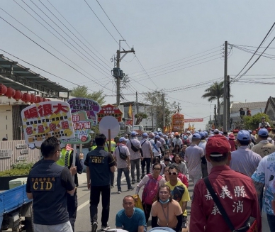 嘉義縣警察局結合媽祖遶境提升防詐意識 落實「百斬計畫獎五萬」