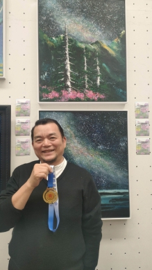 2025年日、韓書畫展，台灣藝術家陳炳臣奪金。（照片華報社長卓昱材提供）