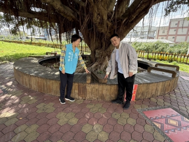 打卡景點｜市代魏鈺晟關注地方建設，與里長陳悅芳等人，會勘主權公園及活動中心設施安全！