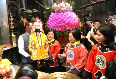 雲林北港農曆3/19迓媽祖萬人空巷 炸虎爺、犁炮、真人藝閣吸睛