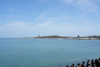 「陽光海岸計畫」完成  打造馬公濱海水綠廊道  展現友善共融新風貌  議長辦公室主任林寶伶、副議長藍凱元、議員莊光大、議員許國政、議員蘇陳綉色、議員呂黃春金、歐中慨服務處主任林永添、副縣長林皆興、建設處長陳文耀、財政處長呂政聰、民政處長許啟川等人一同出席，見證西濱地區的全新轉變。