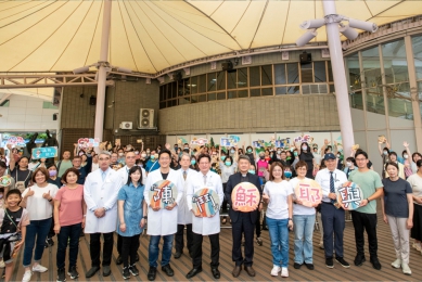 「與耶穌鬥陣行，體驗苦路十四站」。（照片彰基提供）