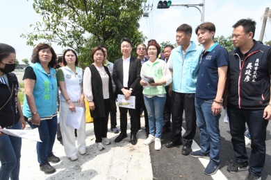 交通部長陳世凱（右5）前來員林視察交通建設，王縣長（右6）和立委陳素月（右4）等人陪同。（照片縣府提供）