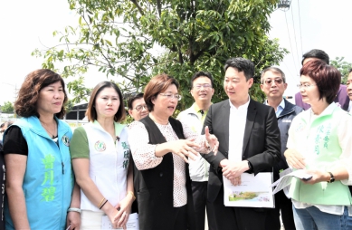 考察員林交通建設,縣長王惠美、立委陳素月,向交通部陳世凱部長提建言。(照片陳立委服務處、縣府提供)