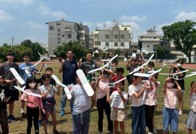 大葉機械系師生下鄉至屏東偏鄉學校，推動科普教育。（照片大葉提供）