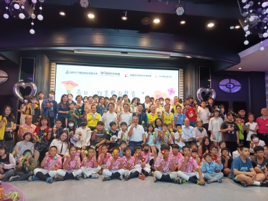 北回培英文教協會創建溫暖篇章 溫馨母親節感恩會演繹情書表白