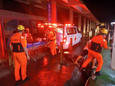 遊客夫妻綠島車禍雙雙受傷｜海巡即刻接駁送醫