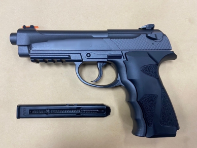 行車糾紛亮槍恐嚇｜吉安警緝獲手槍與毒品