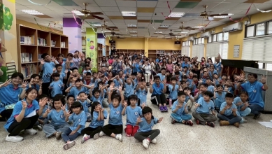 愛國國小結合跑道球場落成、母親節感恩、雙語情境教學成果展演 熱烈歡慶90週年校慶