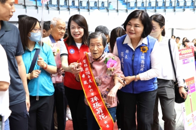 五月感恩月〜雲林縣表揚31位模範母親 縣長張麗善等人祝福母親節快樂！