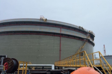 中油大林廠油槽疑遭雷擊起火約90分鐘撲滅無人傷亡