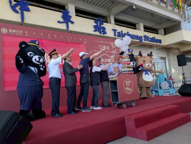 台中車站120歲生日快樂! 交通局邀請市民體驗全台唯一三代同堂的鐵道魅力