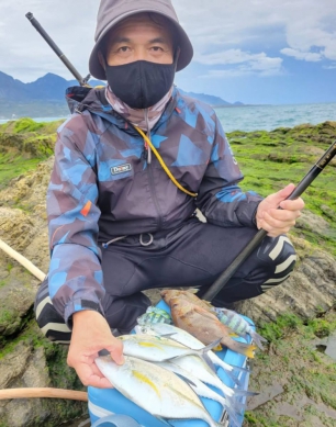 富岡國小校長張能發|都蘭鼻海灣釣魚落海死亡,享壽62歲!