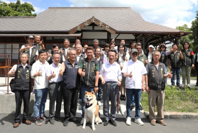 嘉義阿里山林鐵鹿麻產車站整修完工 秋田犬「波吉」化身百年車站實習站長!