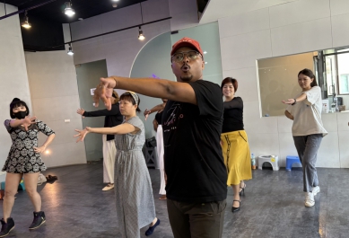 體驗佛朗明哥魅力  移民署邀佛朗明哥獨奏者和舞蹈老師Ndumiso  為新住民指導《Tangos》舞蹈