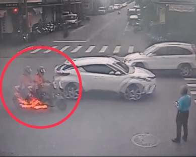 火燒車｜吉安警立馬撲滅