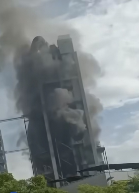 濃煙密布、直衝天際｜臺泥和平廠預熱機失火，全力搶救！